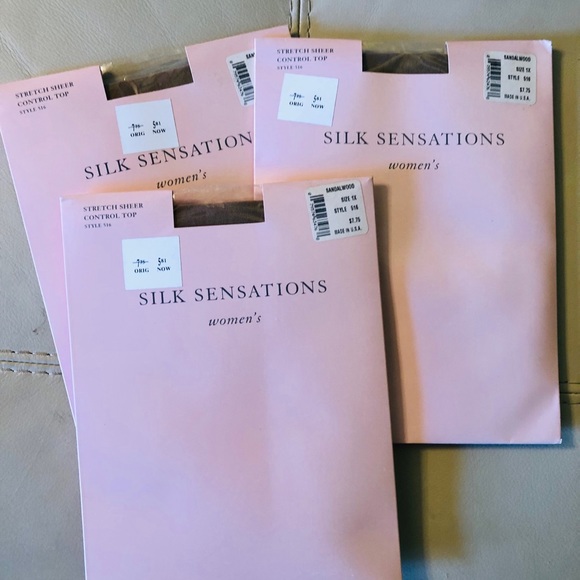 Bloomingdale's Accessories - SOLD $25 Pr Bloomingdales 1X Size Pantyhose Beige Bloomingdale's Accessories - SOLD $25 Pr Bloomingdales 1X Size Pantyhose Beige